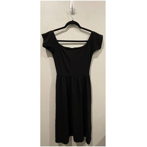 KIMCHI BLUE Black Short Sleeve Midi Dress